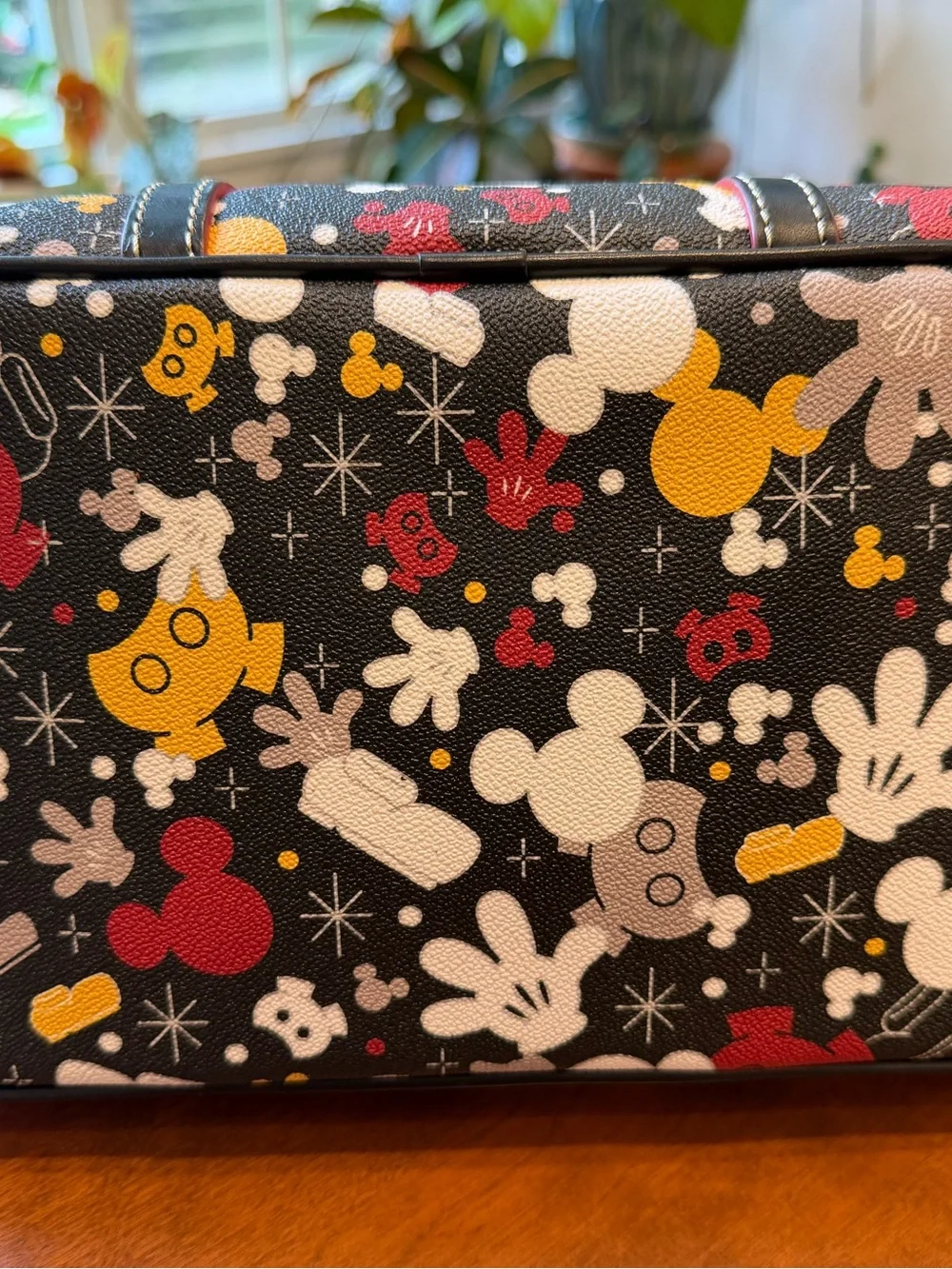 Dooney & Bourke 